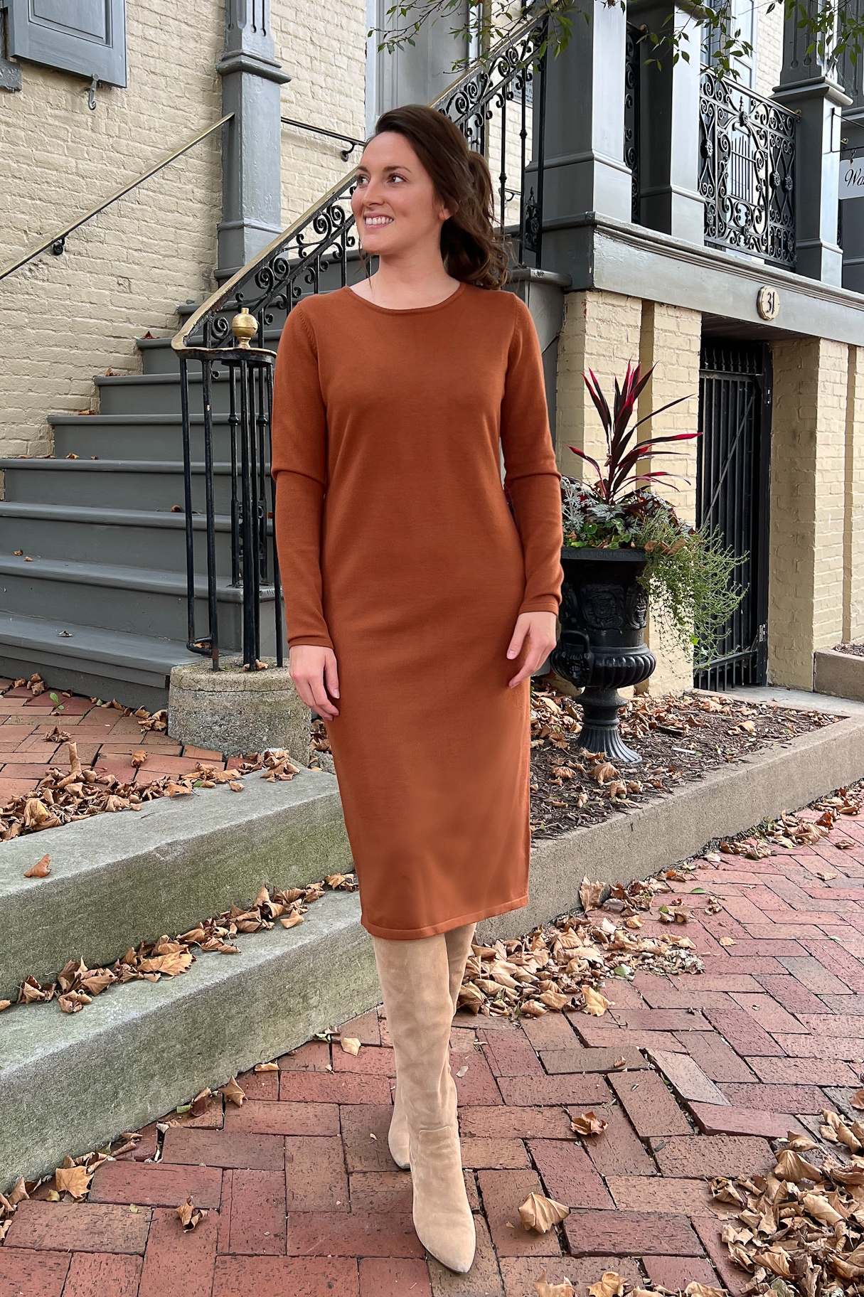 THE QUINN EVERYDAY SCOOP NECK SWEATER DRESS IN TERRACOTTA (FINAL SALE)